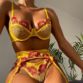 Dessous-Set mit Spitzenstickerei